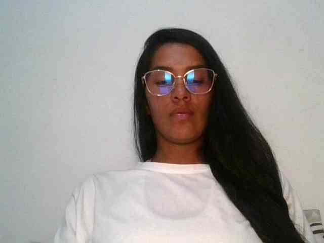 JuanaBrunette webcam