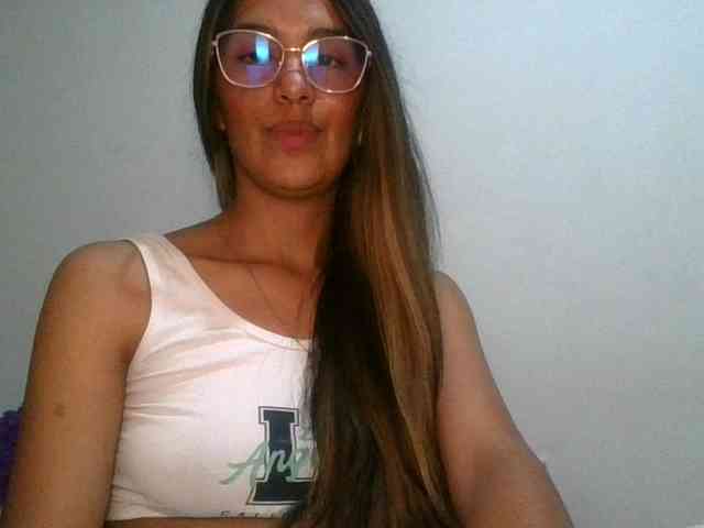 JuanaBrunette webcam