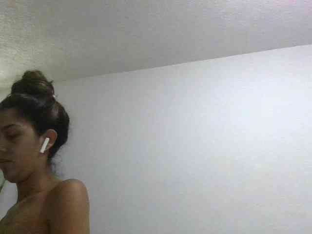 JuanaBrunette webcam