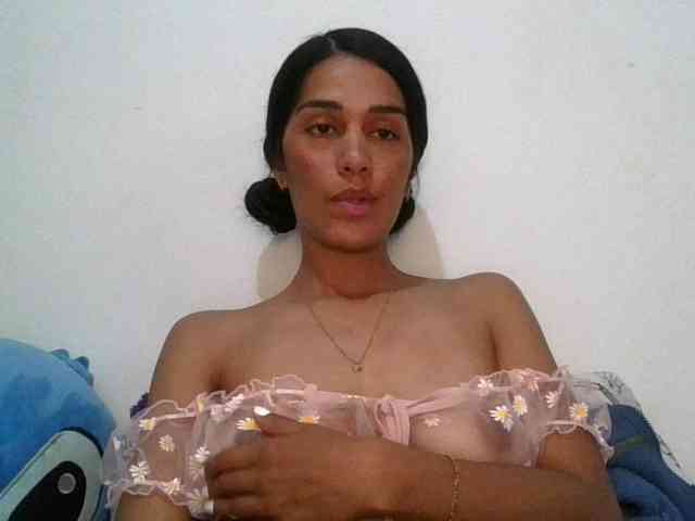 JuanaBrunette webcam