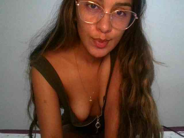 JuanaBrunette webcam