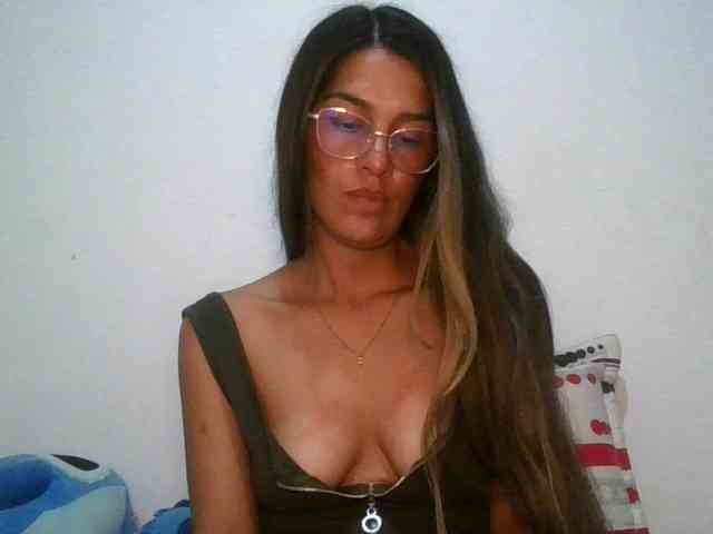 JuanaBrunette webcam