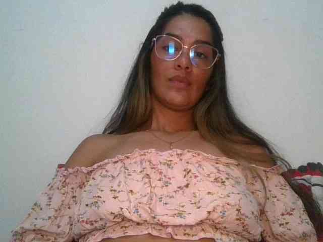 JuanaBrunette webcam