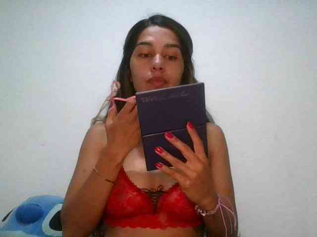 JuanaBrunette webcam