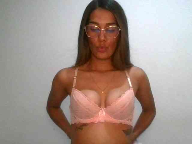 JuanaBrunette webcam