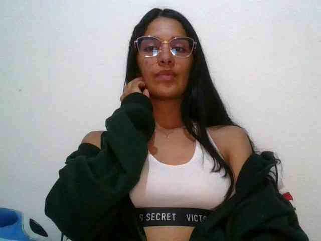 JuanaBrunette webcam