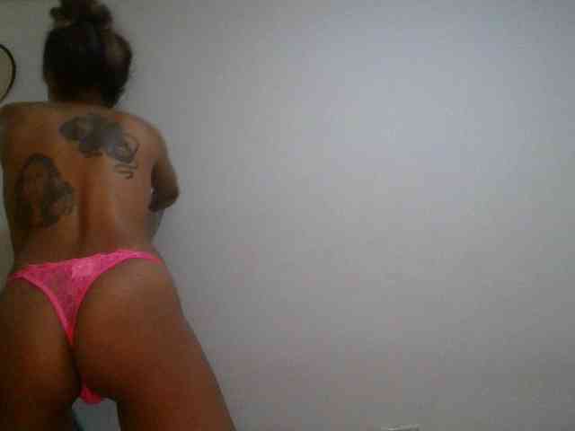 JuanaBrunette webcam