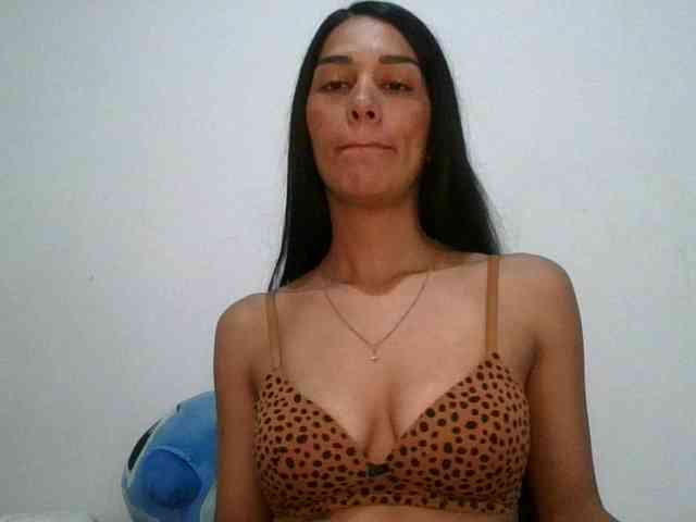 JuanaBrunette webcam
