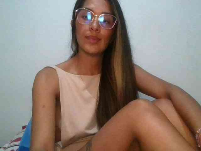 JuanaBrunette webcam