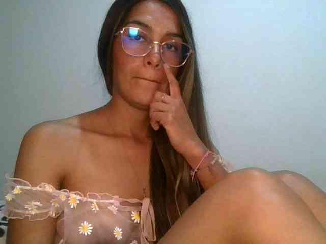 JuanaBrunette webcam