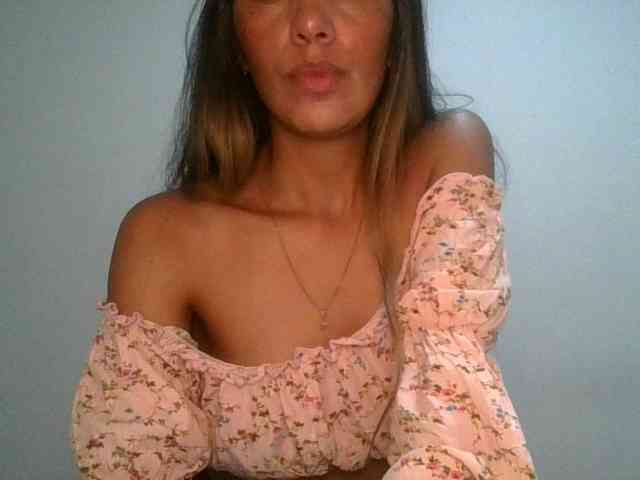 JuanaBrunette webcam