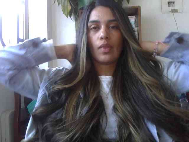 JuanaBrunette webcam