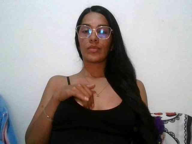 JuanaBrunette webcam