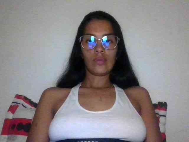 JuanaBrunette webcam