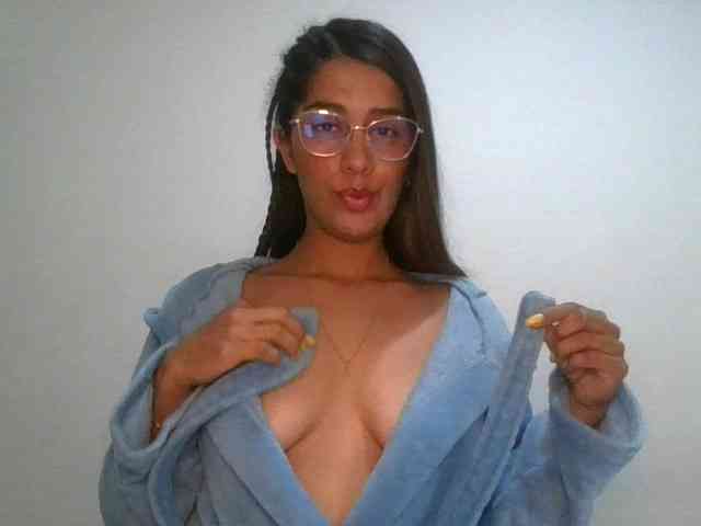 JuanaBrunette webcam