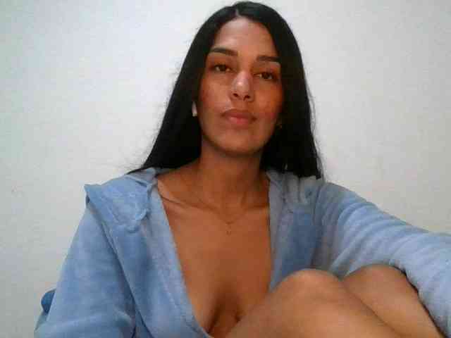 JuanaBrunette webcam