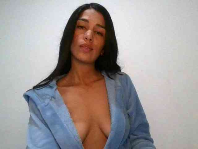 JuanaBrunette webcam
