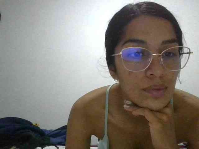 JuanaBrunette webcam