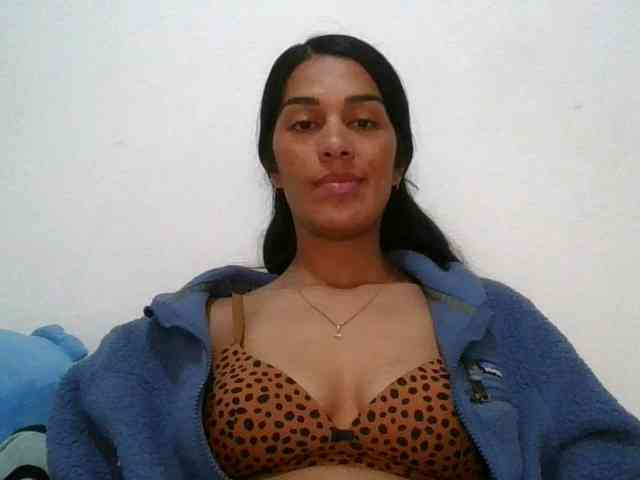 JuanaBrunette webcam