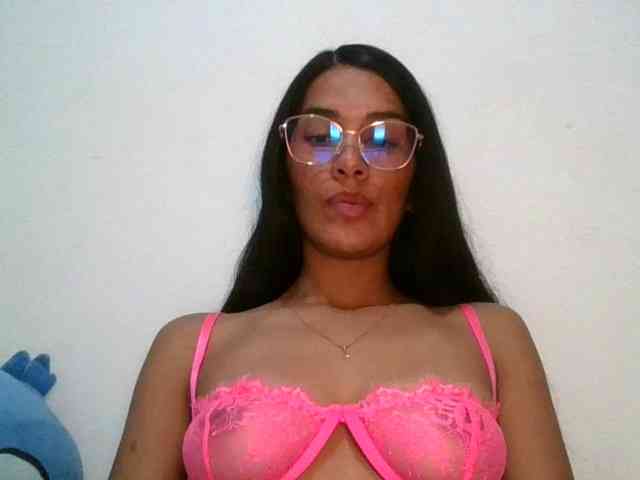 JuanaBrunette webcam