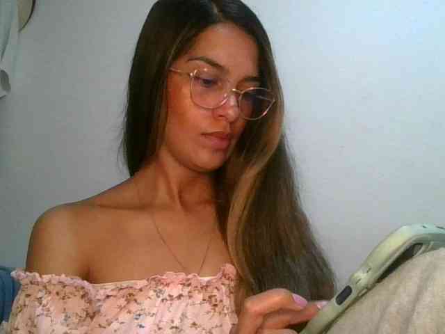 JuanaBrunette webcam