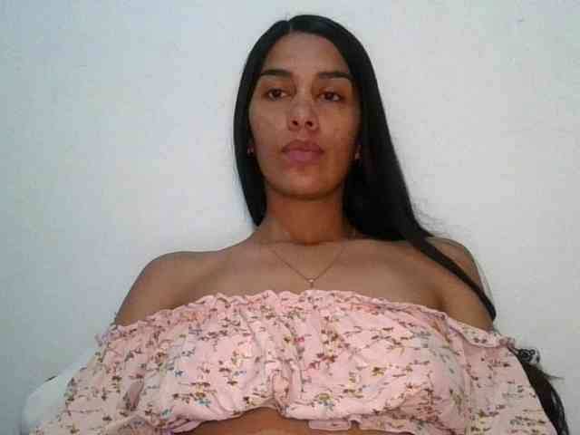 JuanaBrunette webcam