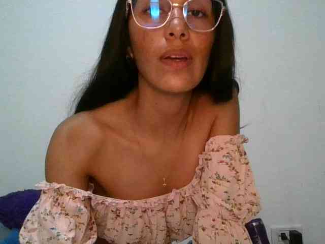 JuanaBrunette webcam