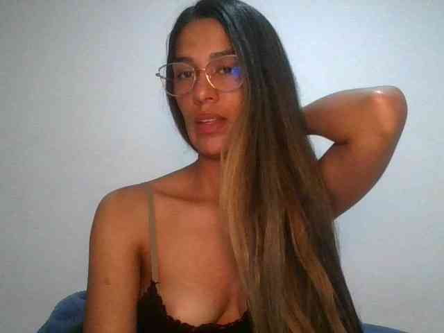 JuanaBrunette webcam