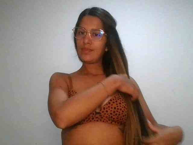 JuanaBrunette webcam