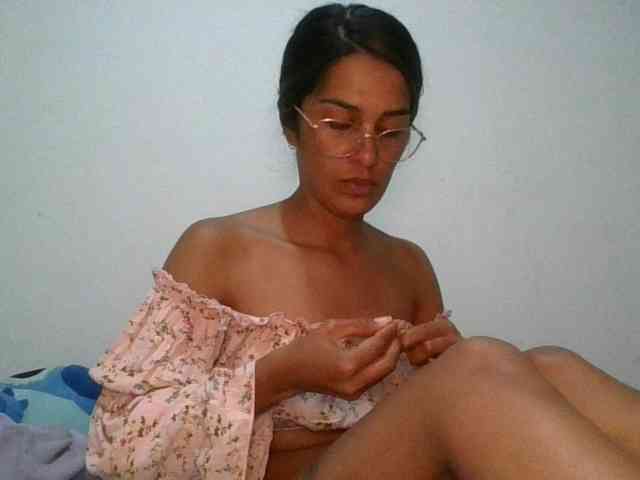 JuanaBrunette webcam