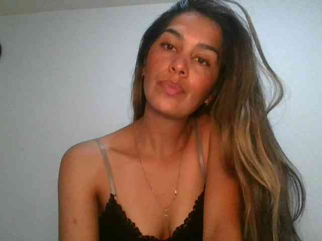 JuanaBrunette webcam