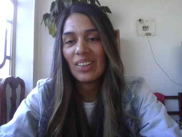 JuanaBrunette webcam