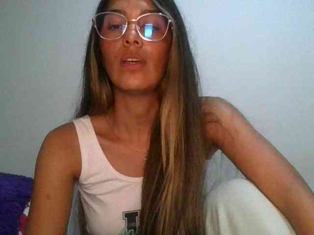 JuanaBrunette webcam