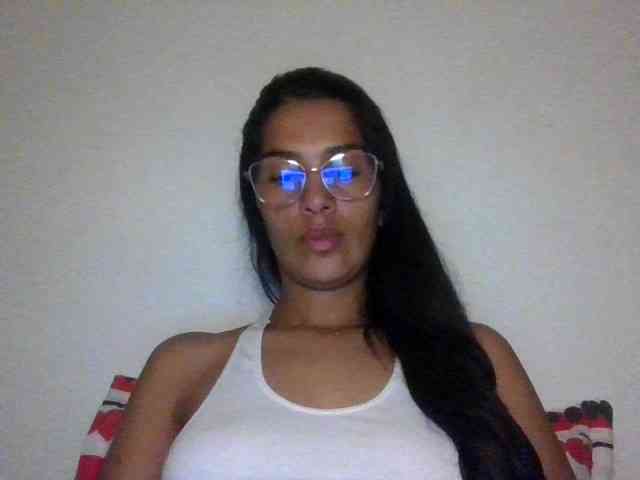 JuanaBrunette webcam