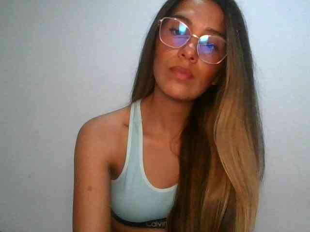 JuanaBrunette webcam