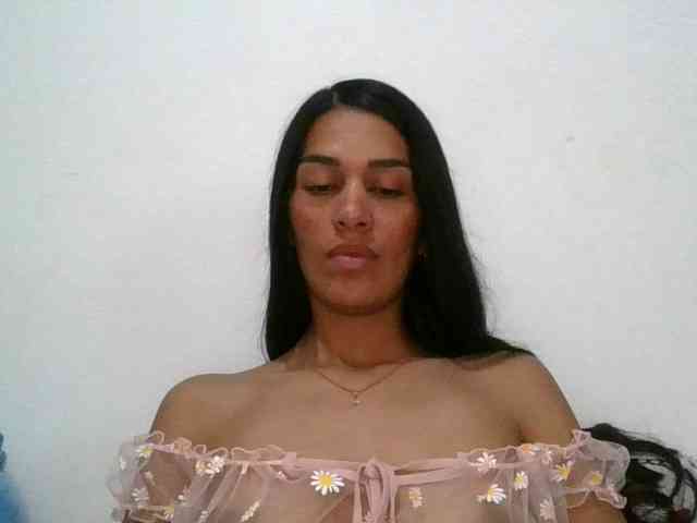 JuanaBrunette webcam