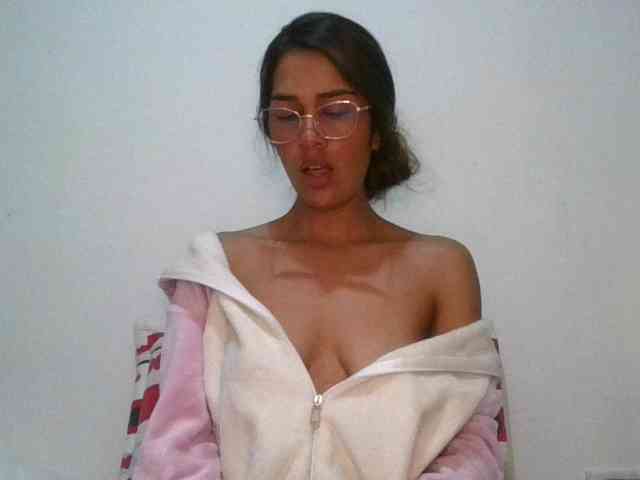 JuanaBrunette webcam