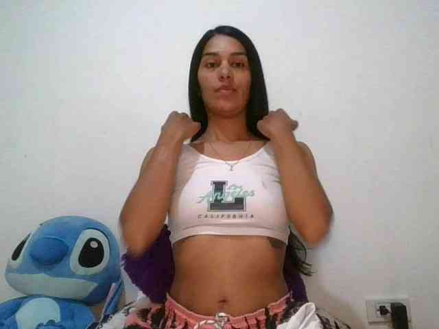 JuanaBrunette webcam