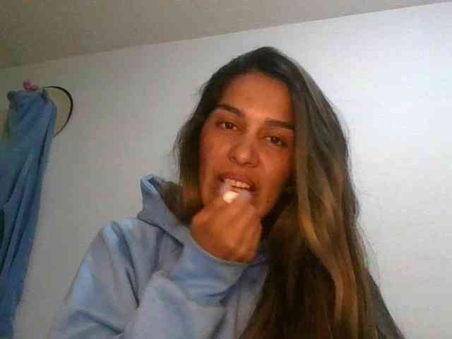 JuanaBrunette webcam