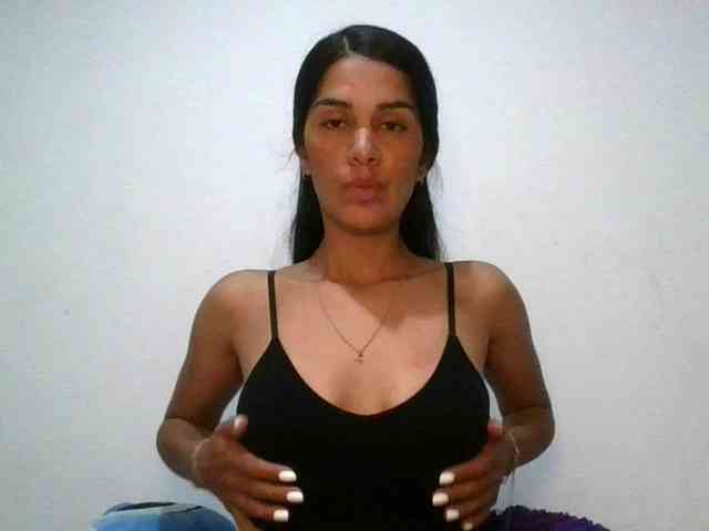 JuanaBrunette webcam
