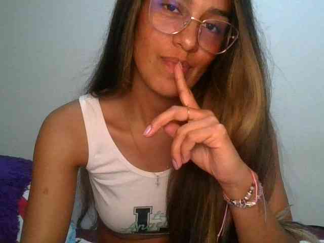 JuanaBrunette webcam