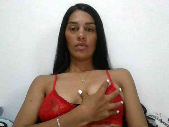 JuanaBrunette webcam