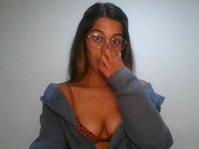 JuanaBrunette webcam