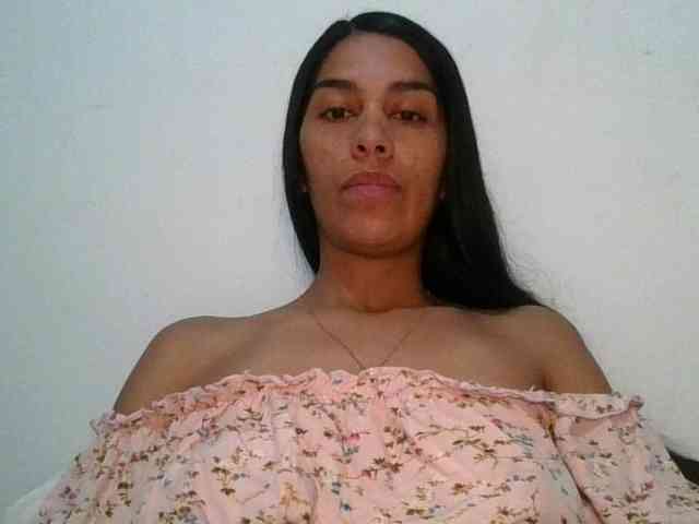 JuanaBrunette webcam