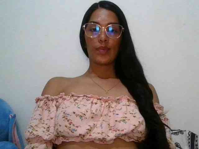 JuanaBrunette webcam