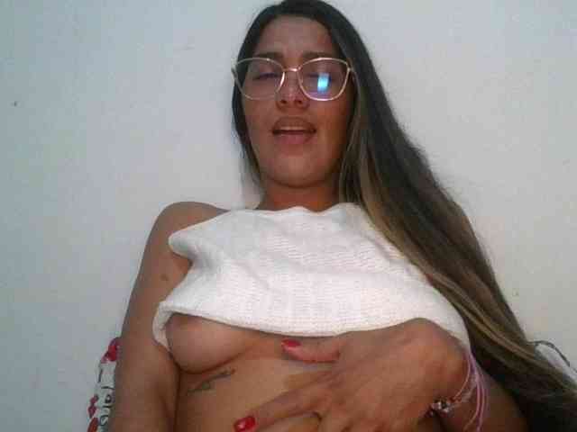 JuanaBrunette webcam