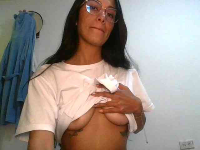JuanaBrunette webcam