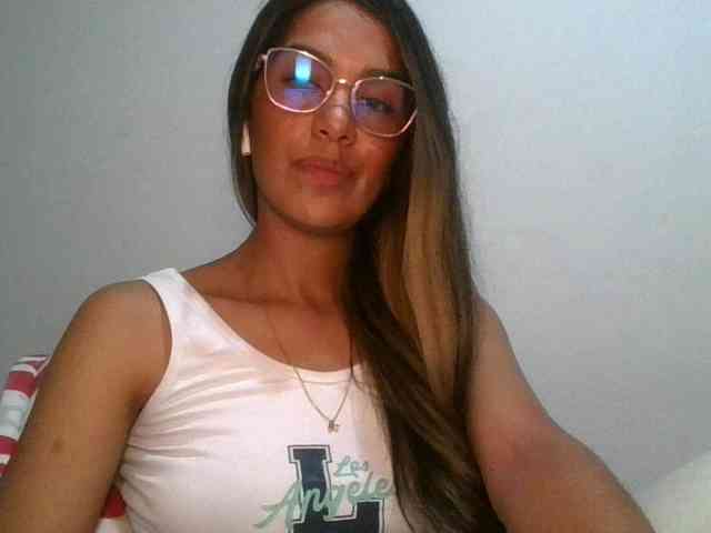 JuanaBrunette webcam