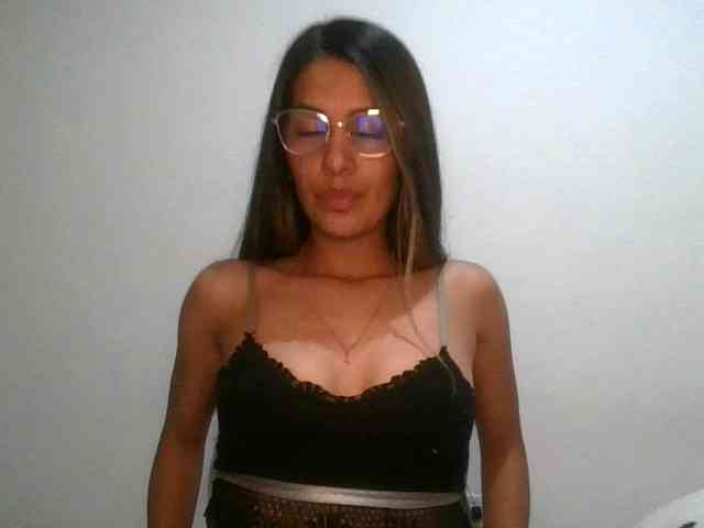 JuanaBrunette webcam