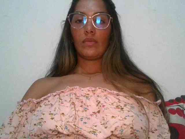 JuanaBrunette webcam